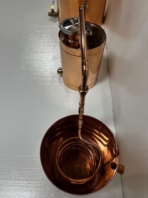 10 Gal Copper Still w/Thumper and Worm”The Perfect 10" W/StillzTeeshirt And Hat