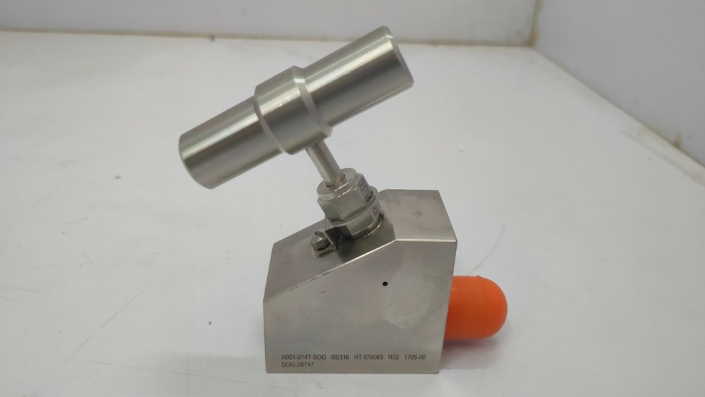 Pascal 45° Angled Needle Valve - Up to 10,000 psi (689 bar)