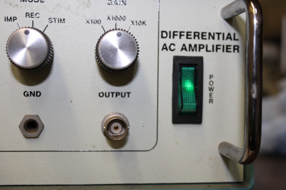 A-M Systems MODEL 1800 differential AC amplifier