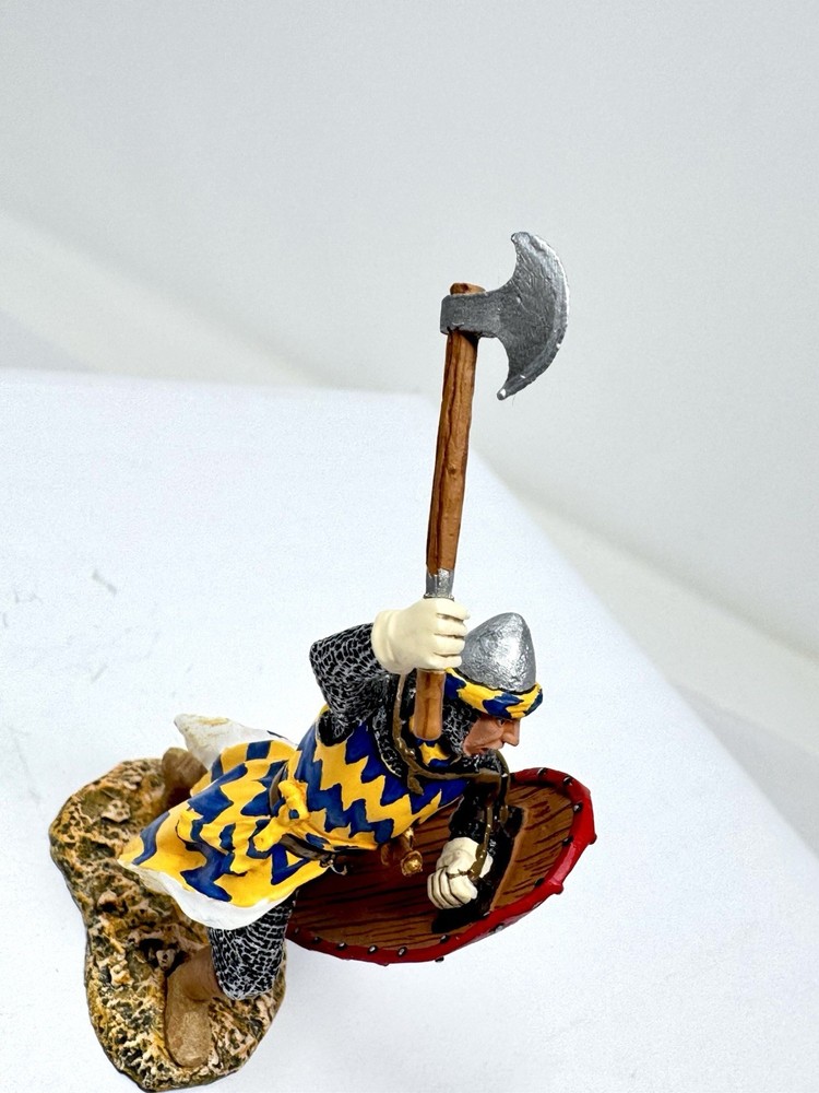King & Country MK023 Crusaders Attacking w Axe Retired