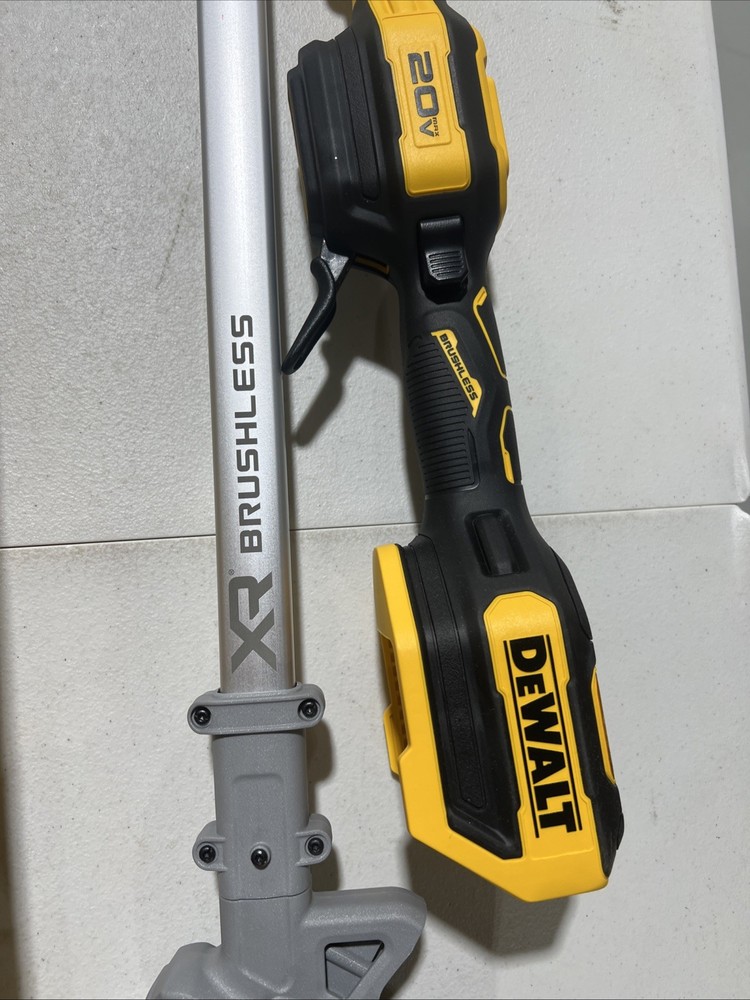 [Open-Box] (DCST922B) DeWalt 20V MAX XR Brushless Folding String Trimmer