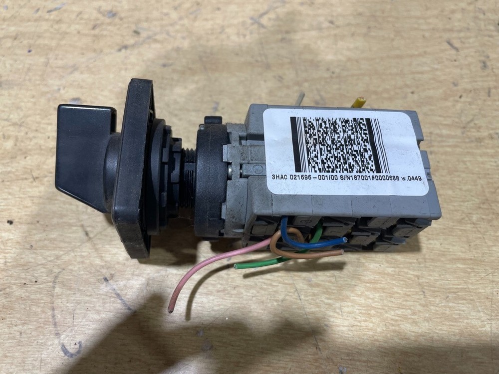 ABB 3HAC-D21696-001 2 POSITION SELECTOR SWITCH  W351