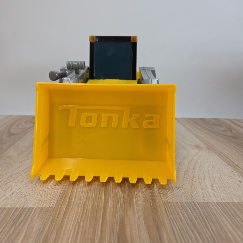 Tonka T04 Construction Front End Loader Excavator 2018 Hasbro Engine Start Sound