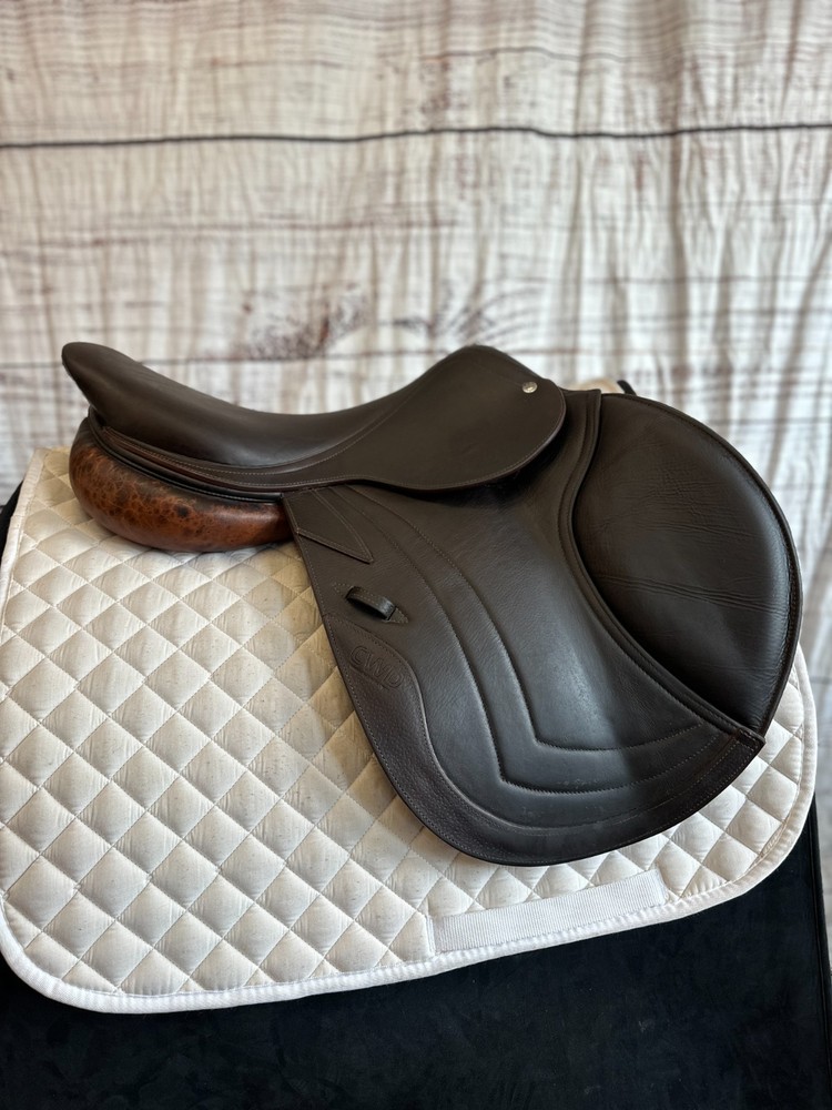 CWD 17.5 Jump Saddle SE02