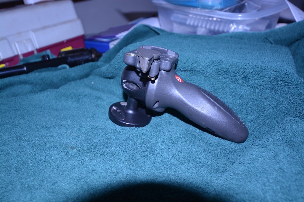 Manfrotto tripod head model 324RC2