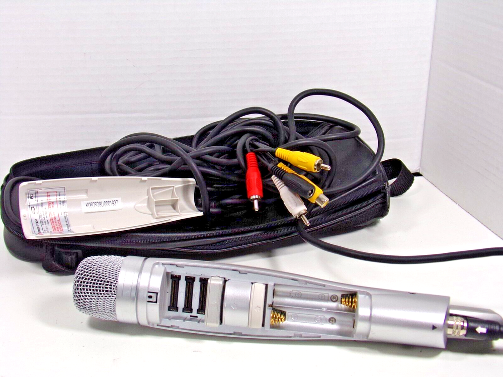 MAGIC SING Karaoke Microphone L000012 and cable.