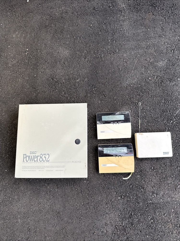 DSC Power Series 832 Control Panel With Two Keypads And Receiver