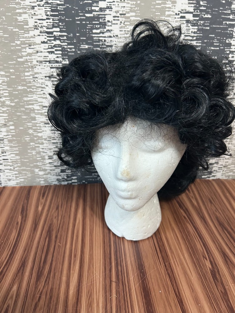 🎭 Black Wig + Display Head – Only $25.00! 🎭