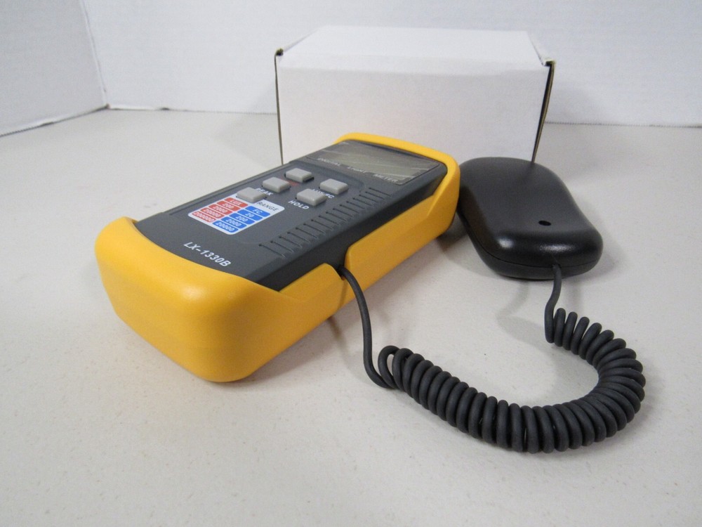 Digital Illuminance Light Meter LCD Display LX-1330B Working-Used