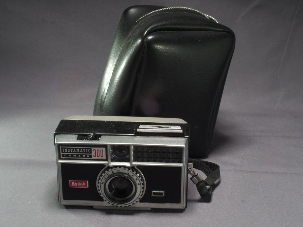 Kodak Instamatic 300 Camera with Vintage Leather Case Untested