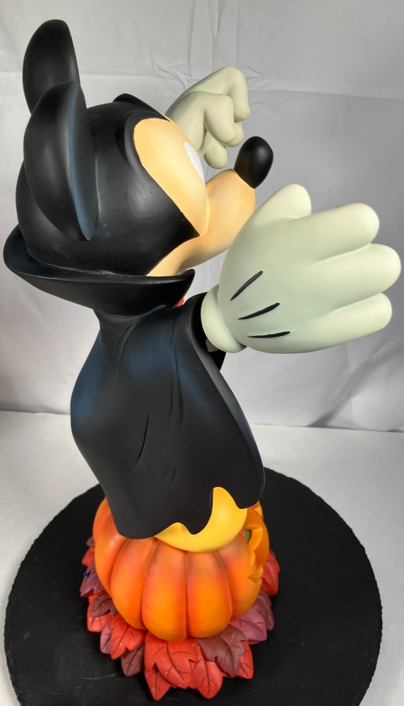 Disney Store Halloween Mickey Mouse Vampire Light Up Dracula Jack-o'-lantern Box