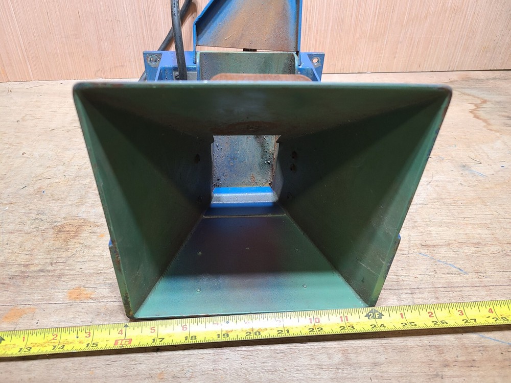 Moorfeed Corp. Vibratory Feeder, 120V model 74101