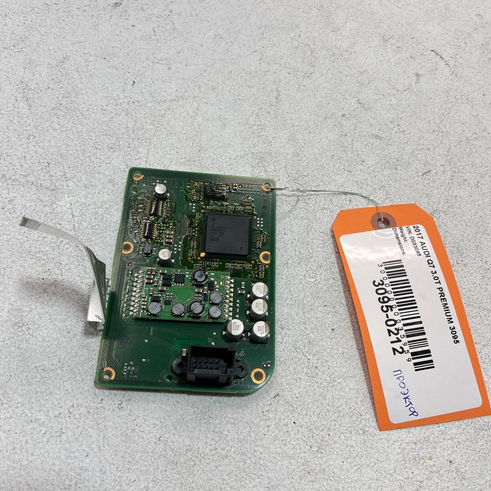 17-19 Audi Q7 HEADS UP DISPLAY PROJECTOR CONTROL MODULE MOTHERBOARD MICROCHIP