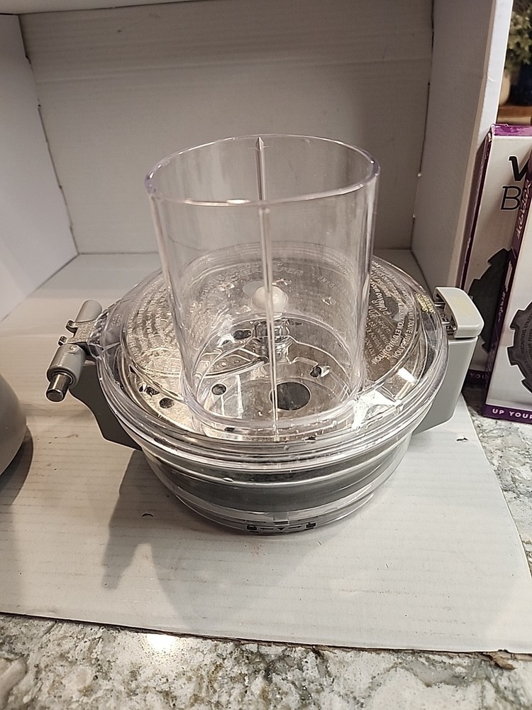 Magic Bullet Veggie Bullet VB-102 Electronic Food Processor Needs Pushers