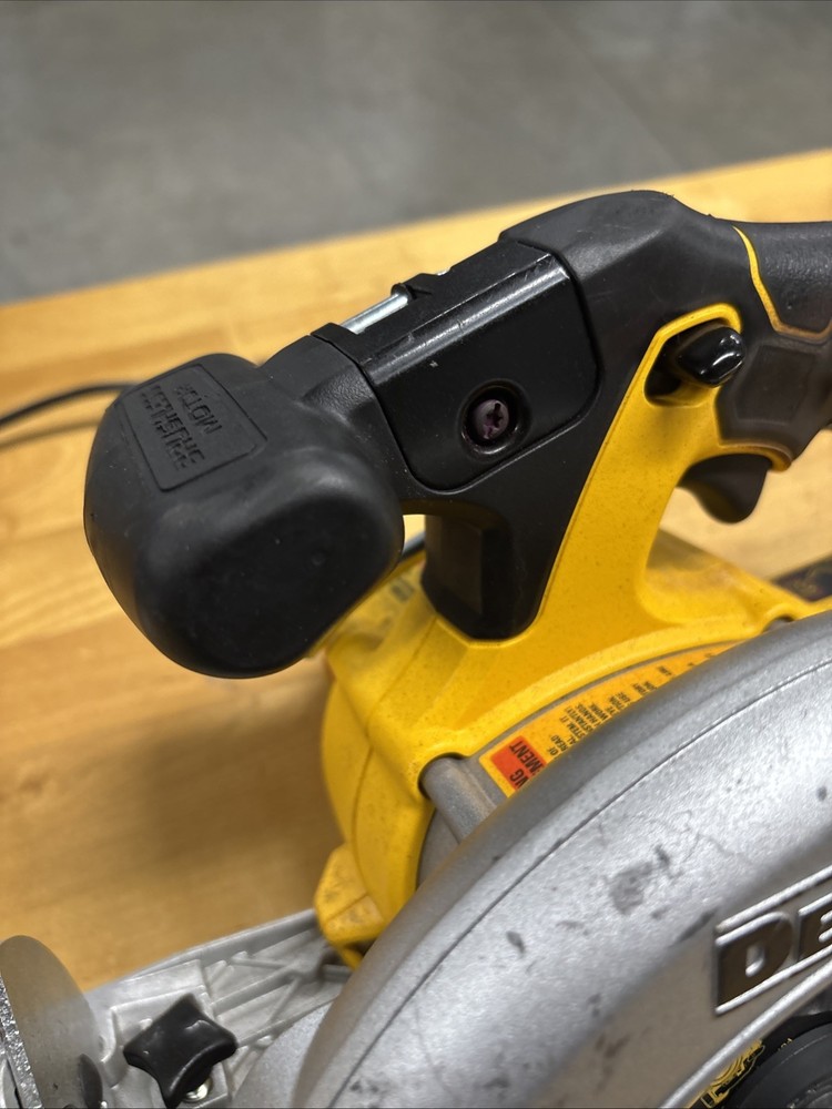 DEWALT 20V Cordless Circular Saw DCS565 (TOOL ONLY)