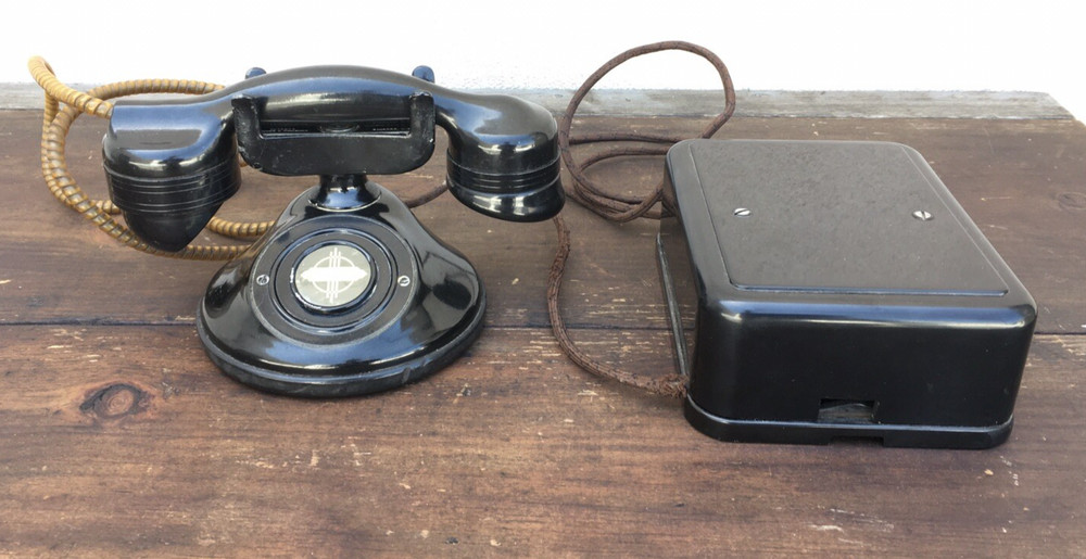 Monophone no dial  Automatic Electric Company with working Ringer Box set.