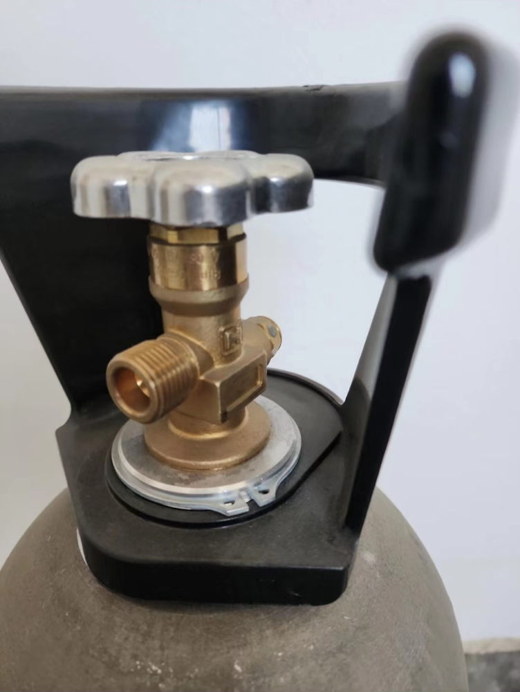 Aluminum CO2 Tank with Handle and CGA320 Valve - NEW (HYDRO TESTED)