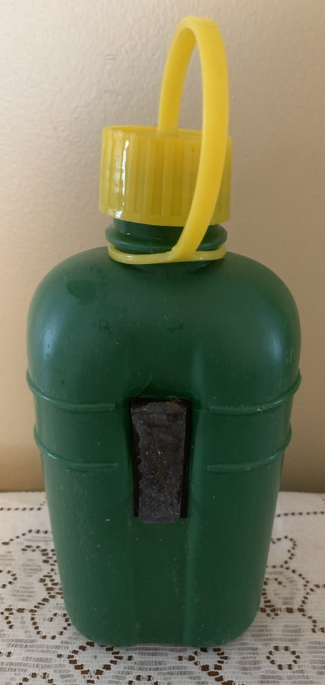 Vintage 1 Quart Green Canteen