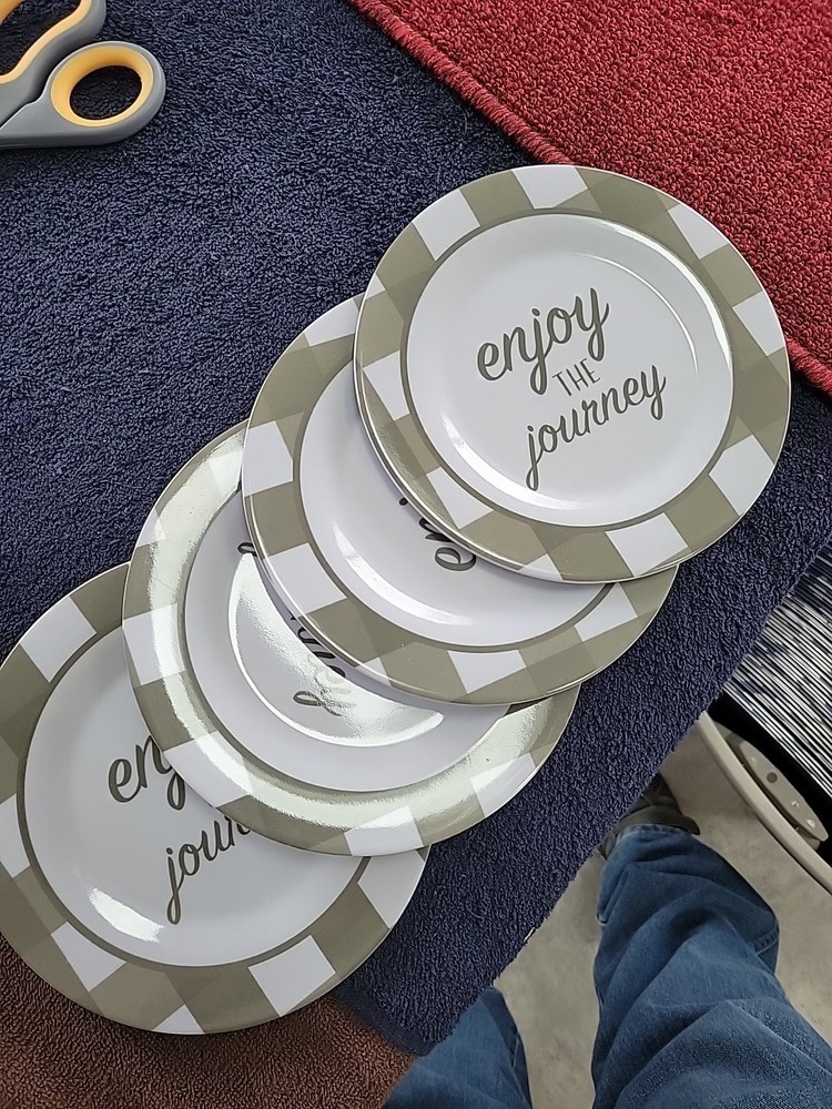 4x 8in Enjoy The Journey Plastic Plate Set