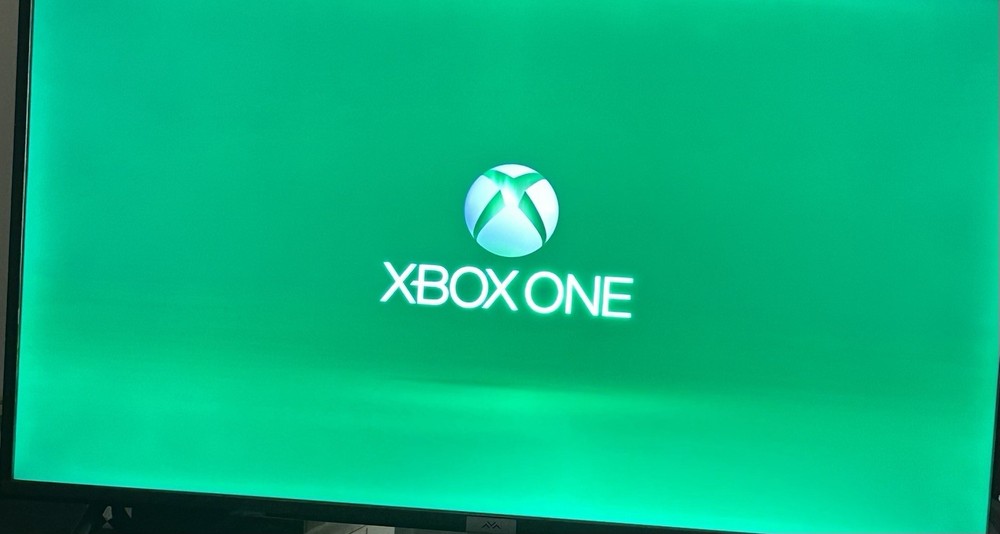 Xbox One S 1TB Console White Bundle 2 Controllers + 4 Games Tested Working