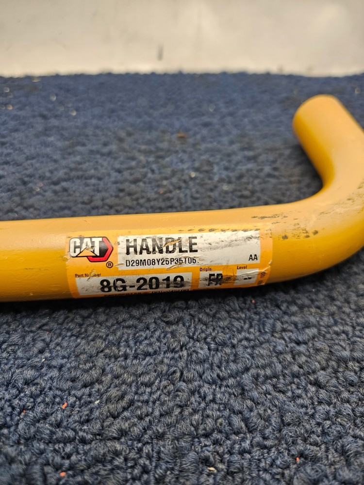 CAT 8G-2019: Machine Frame Grab Handle