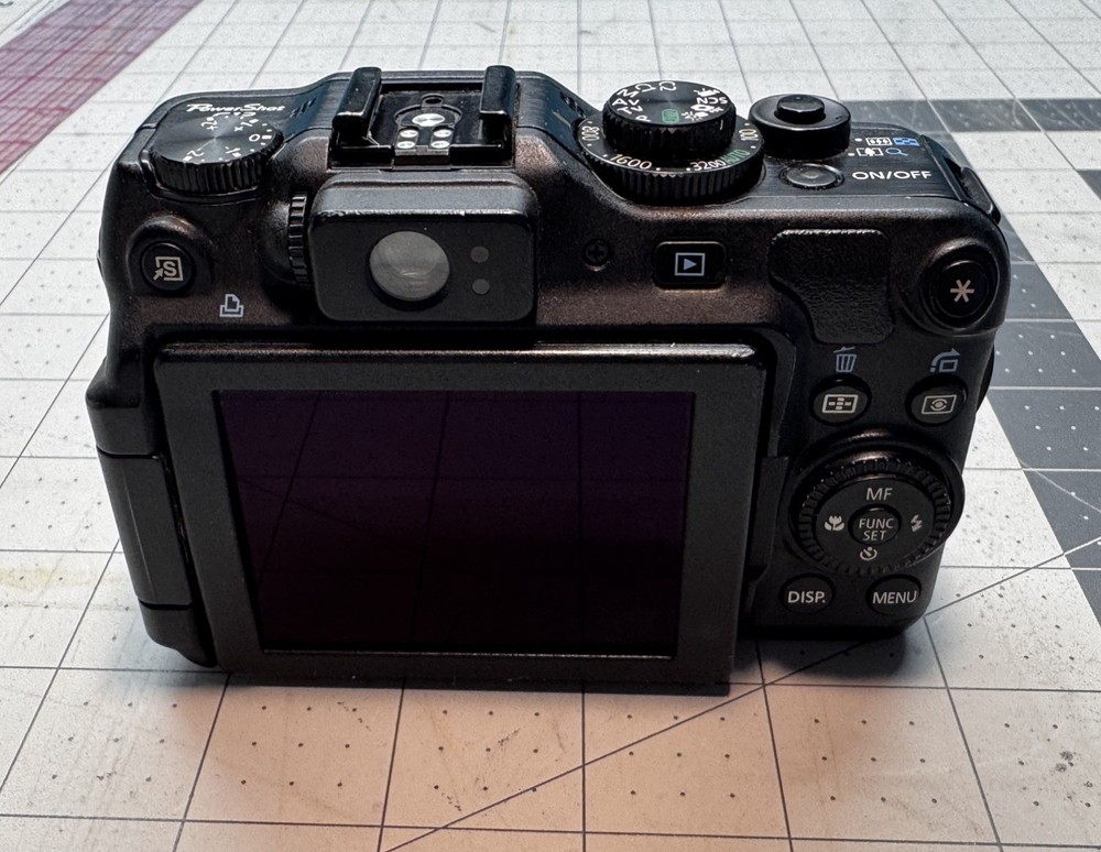 Canon PowerShot G12 10MP Digital Camera (read)