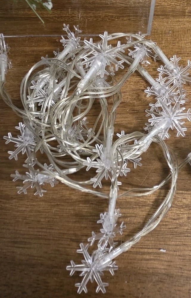 Battery Operated Snowflake Incandescent String Lights 6 Indoor Use Only EUC