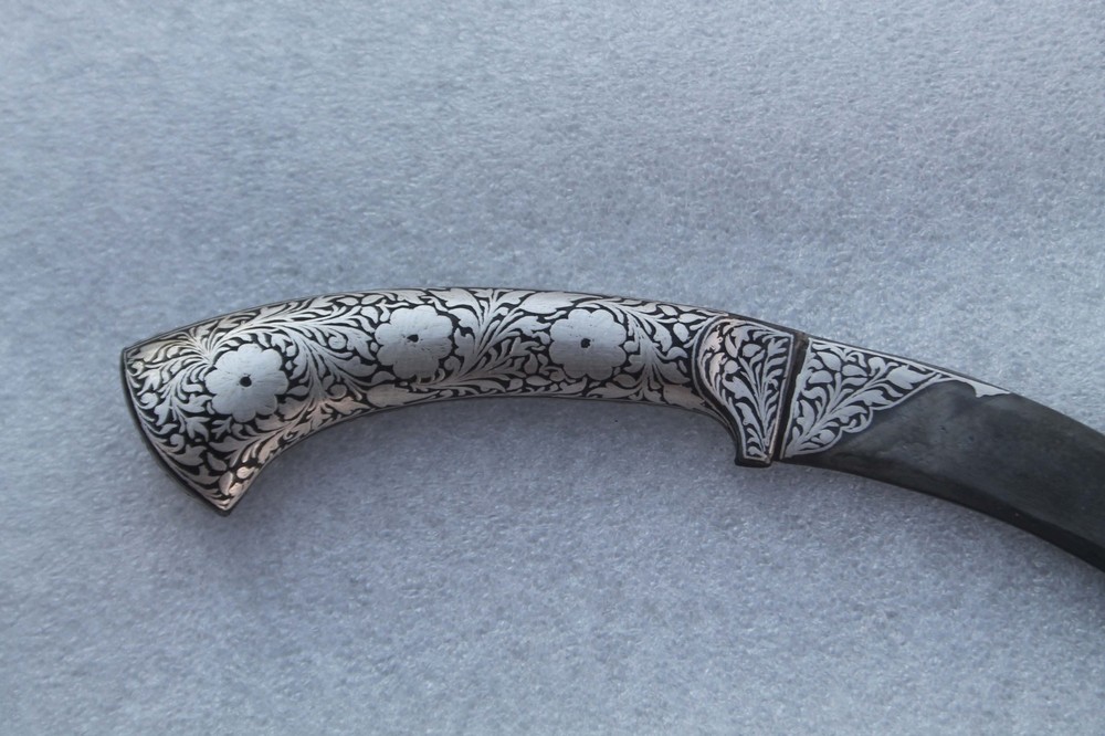 Fantastic curve iron blade Dagger Mughal Calligraphy silver inlaid work Handle