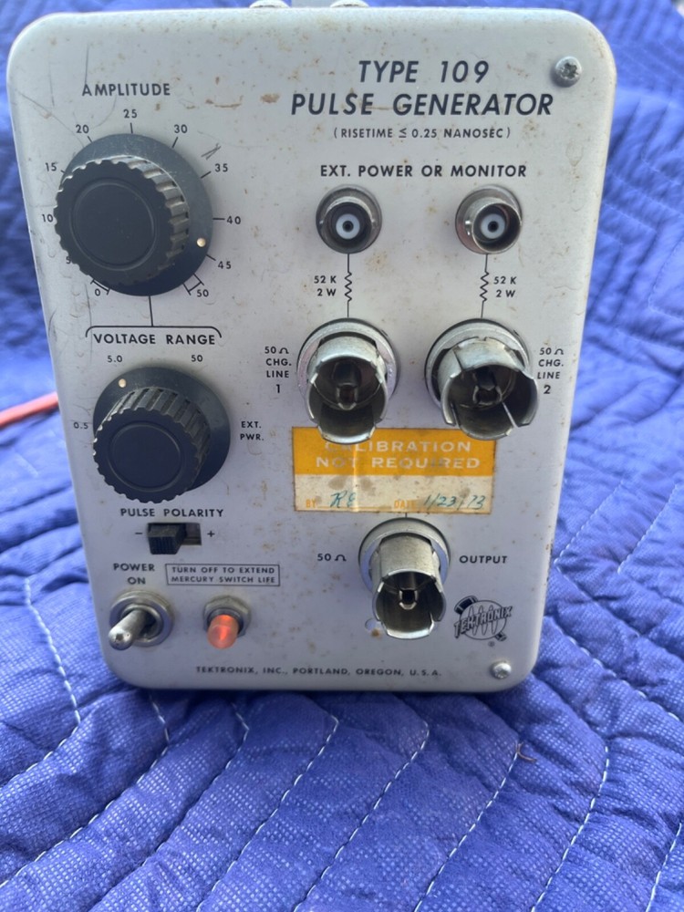 Pre-Owned Tektronix Type 109 Pulse Tektronix Pulse Generator Powers On