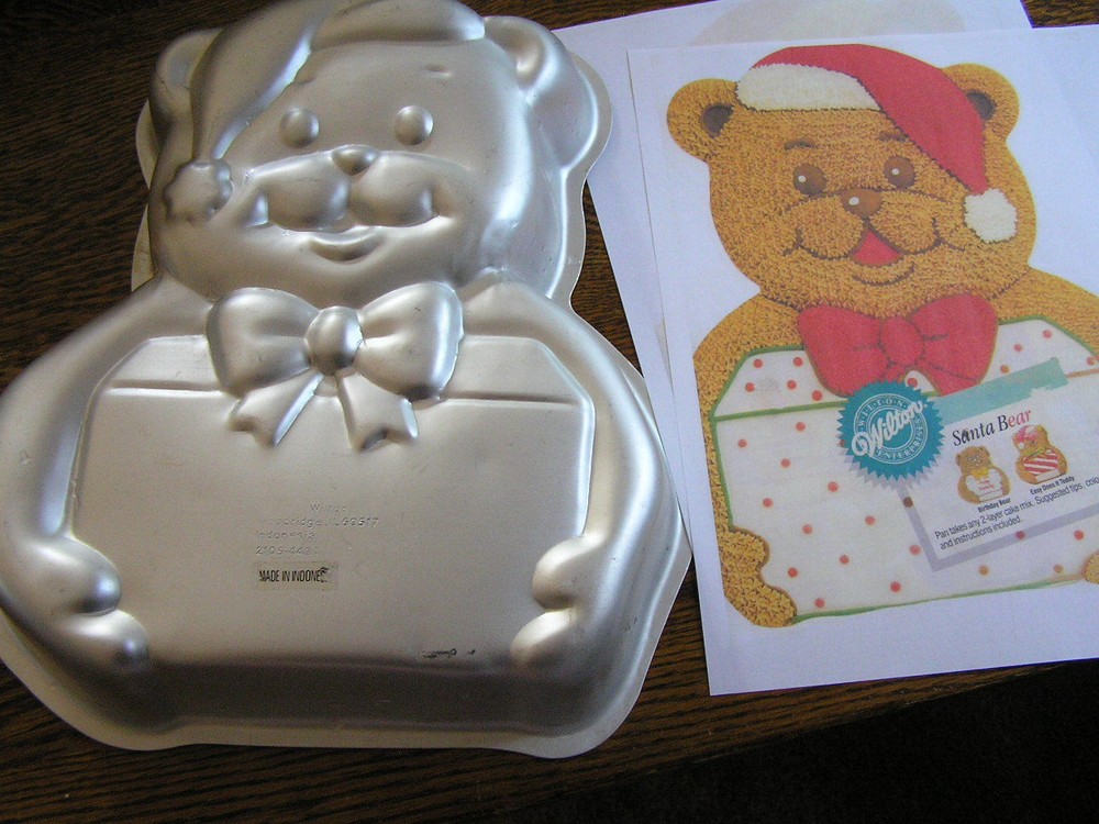 Wilton SANTA BEAR Cake Pan Mold #2105~4432 w/ Insert & Instructions