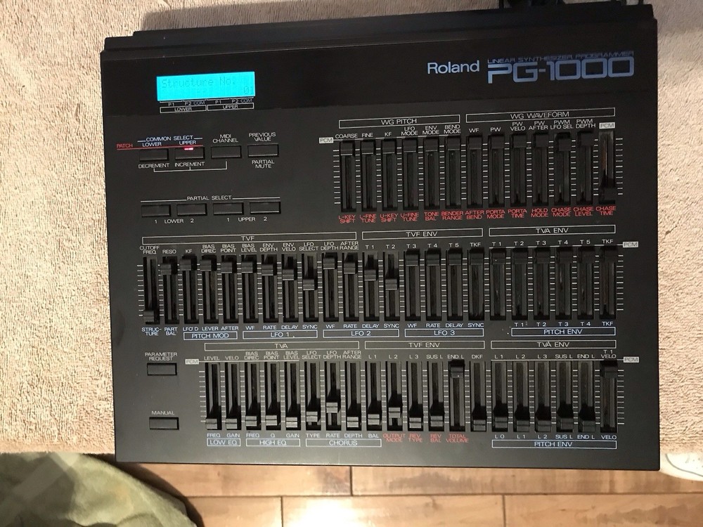 Roland PG-1000 Linear Synthesizer Programmer With Power Supply