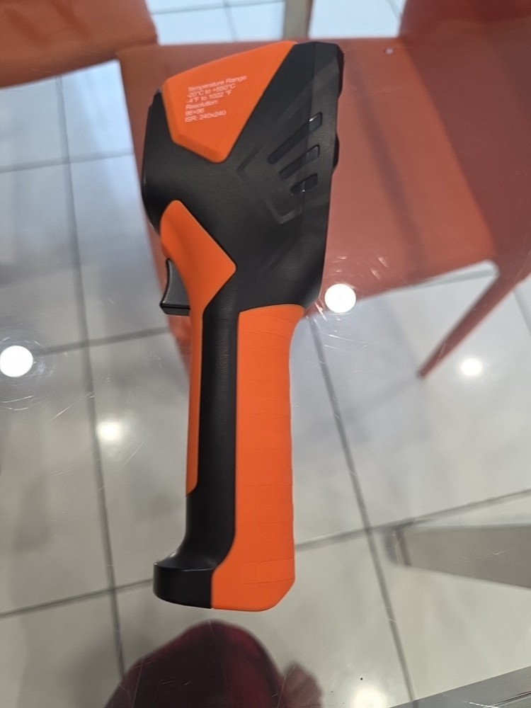 R20 handheld thermal camera, Super Resolution 240 x 240, Laser pointer thermal