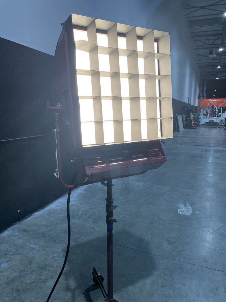 Mole Richardson Molequartz Softlite Type 2561 W/ Rolling Folding Stand Rare Find