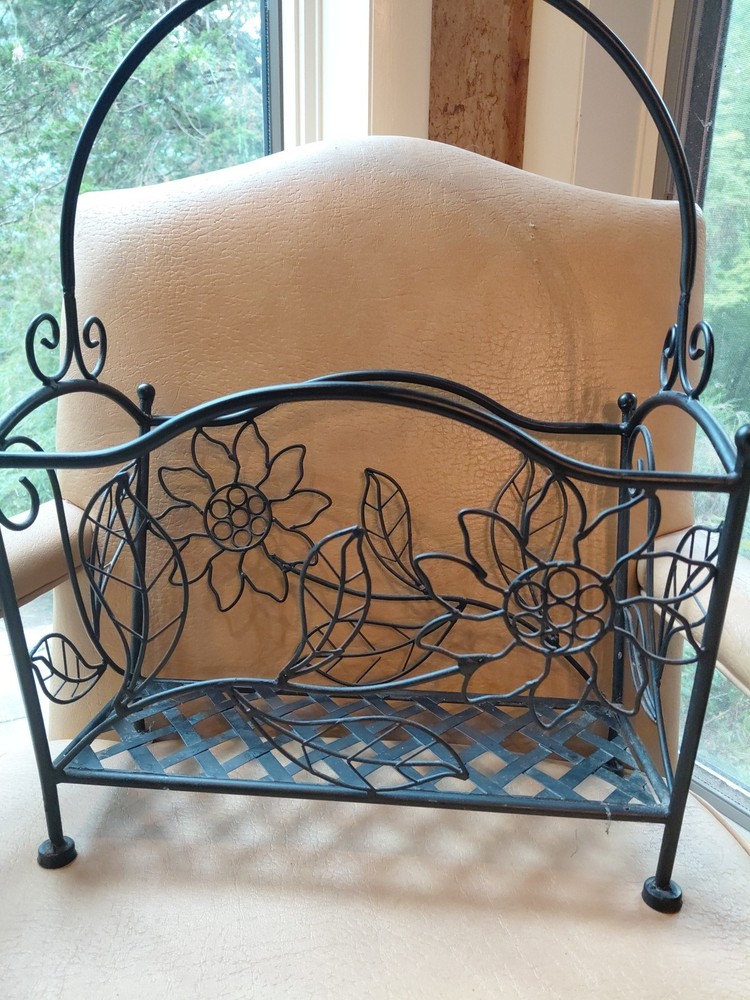 VTG Metal Magazine Rack