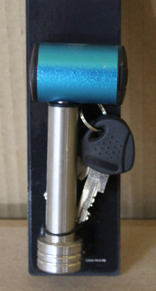 CURT 23502 RIGHT ANGLE HITCH LOCK