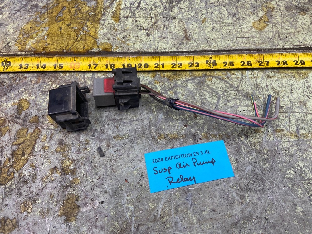 03-06 EXPEDITION  SUSPENSION LEVELING PUMP RELAY