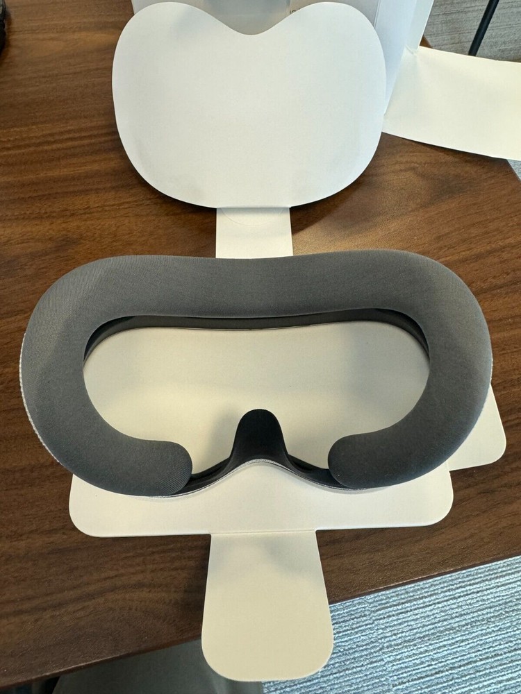 New 2024 Apple - Vision Pro Light Seal, Choose Size
