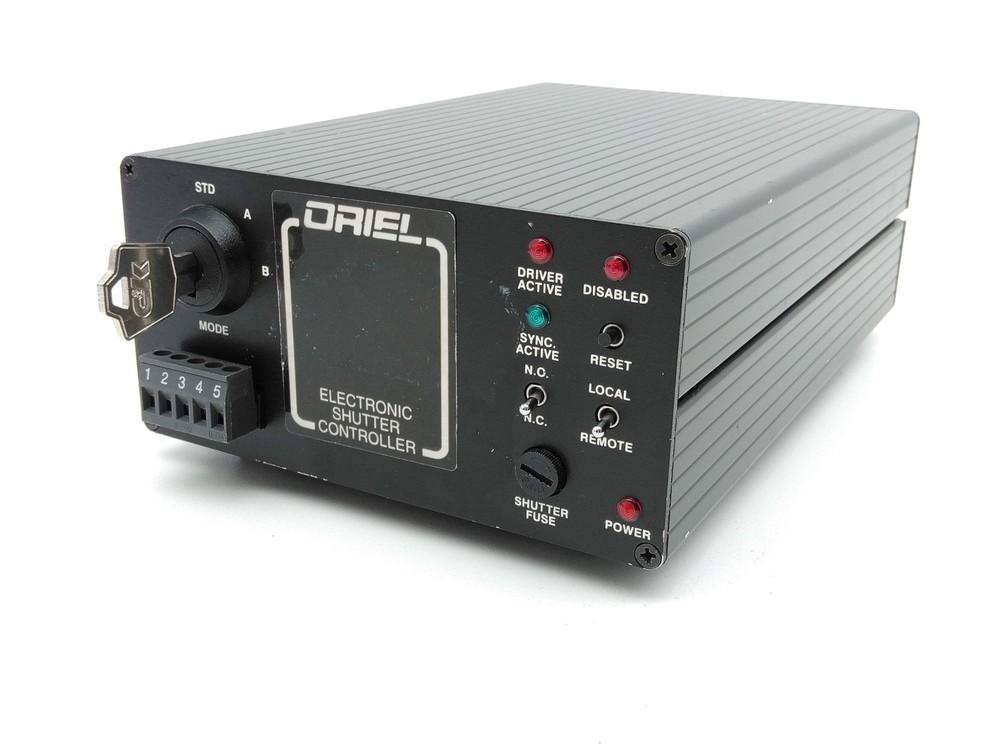 Oriel 76995 Electronic Shutter Driver, RS232, Requires External TTL Pulse