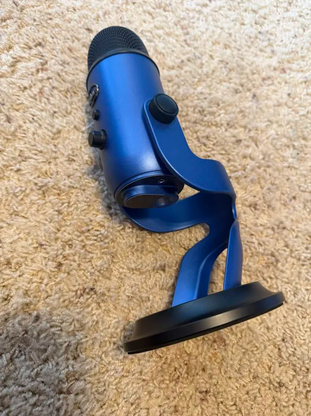 Logitech Blue Yeti USB Microphone – Midnight Blue