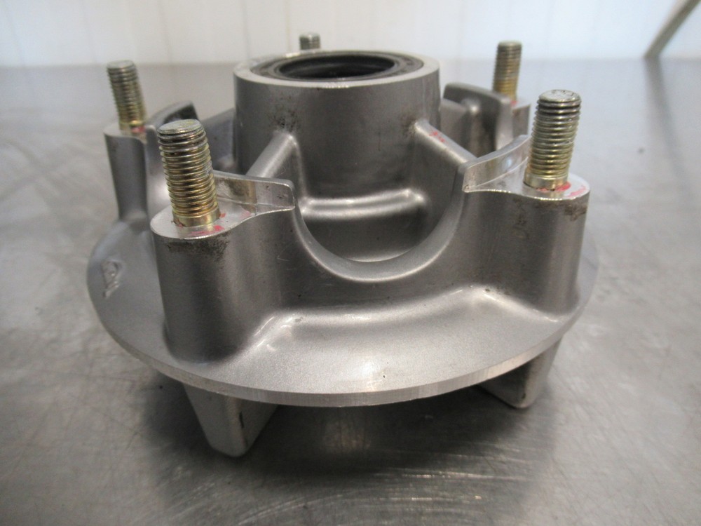 EB986 2007 07 TRIUMPH THRUXTON 900 SPROCKET CARRIER ASSEMBLY