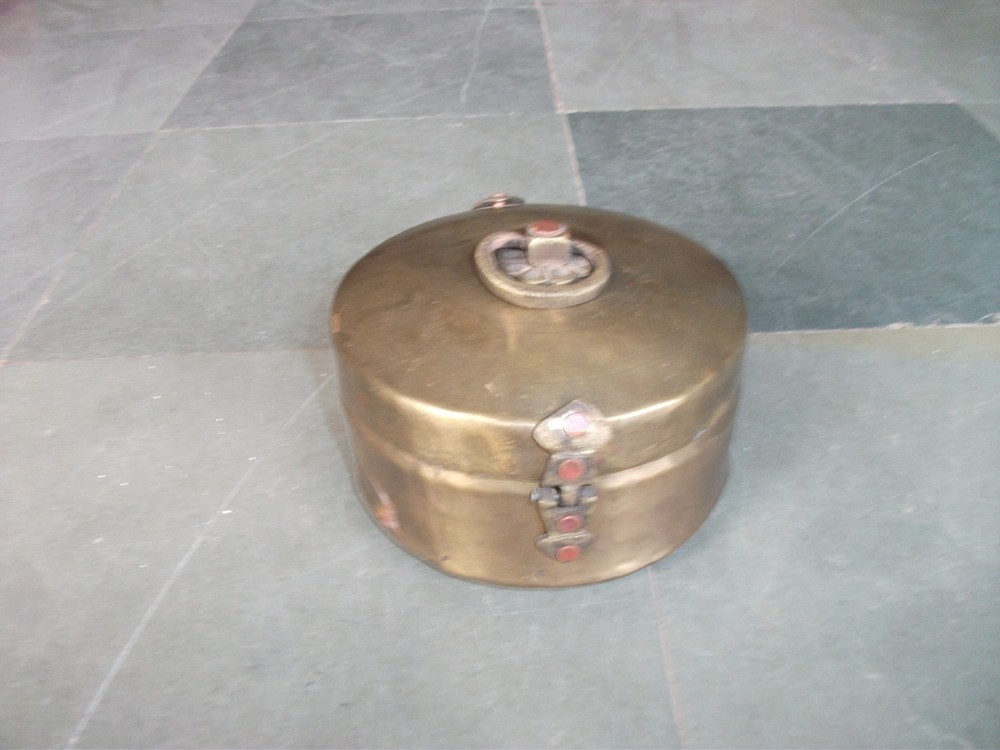 Vintage Brass Handcrafted Round Shape Solid Jewellery Box