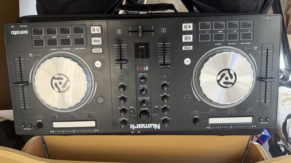Numark MT PRO3 Double Deck DJ Controller Serato, Mixer, Autoloop, 16 Pads