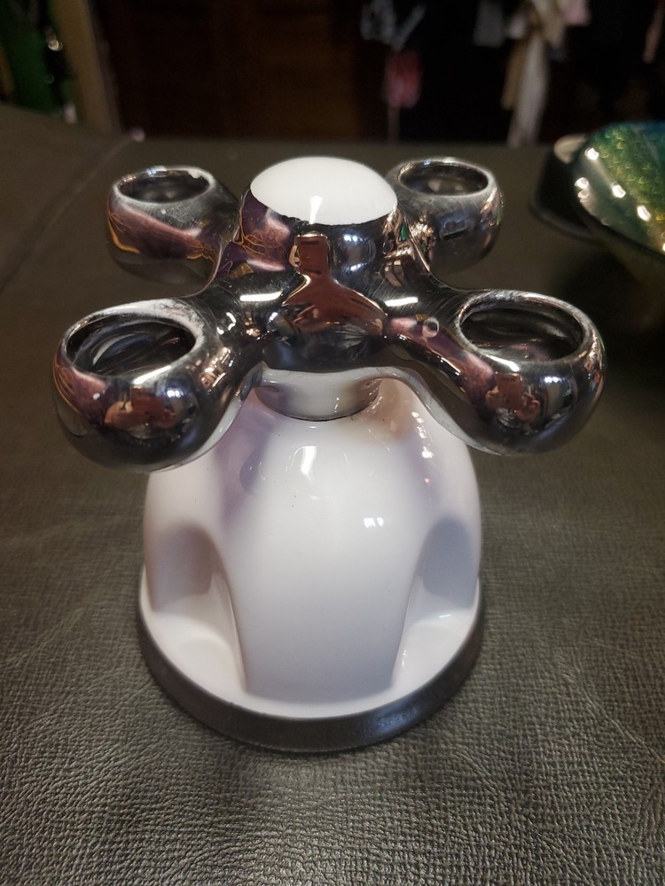 Allure Toothbrush Holder