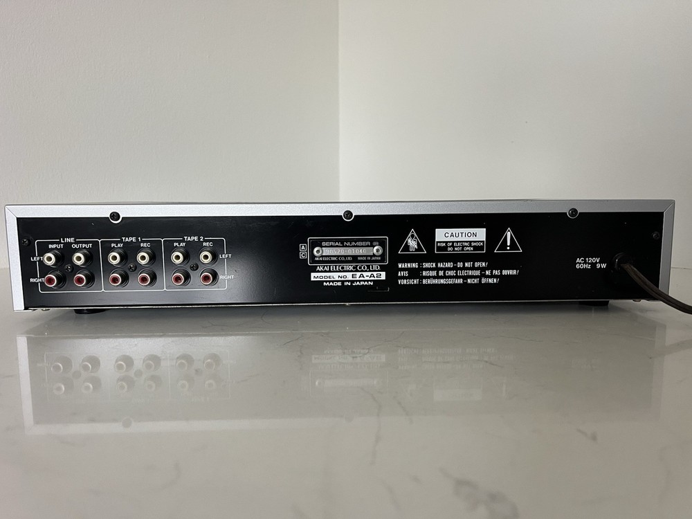 AKAI EA-A2 Stereo Graphic Equalizer 9W Silver 2CH RCA In/Out