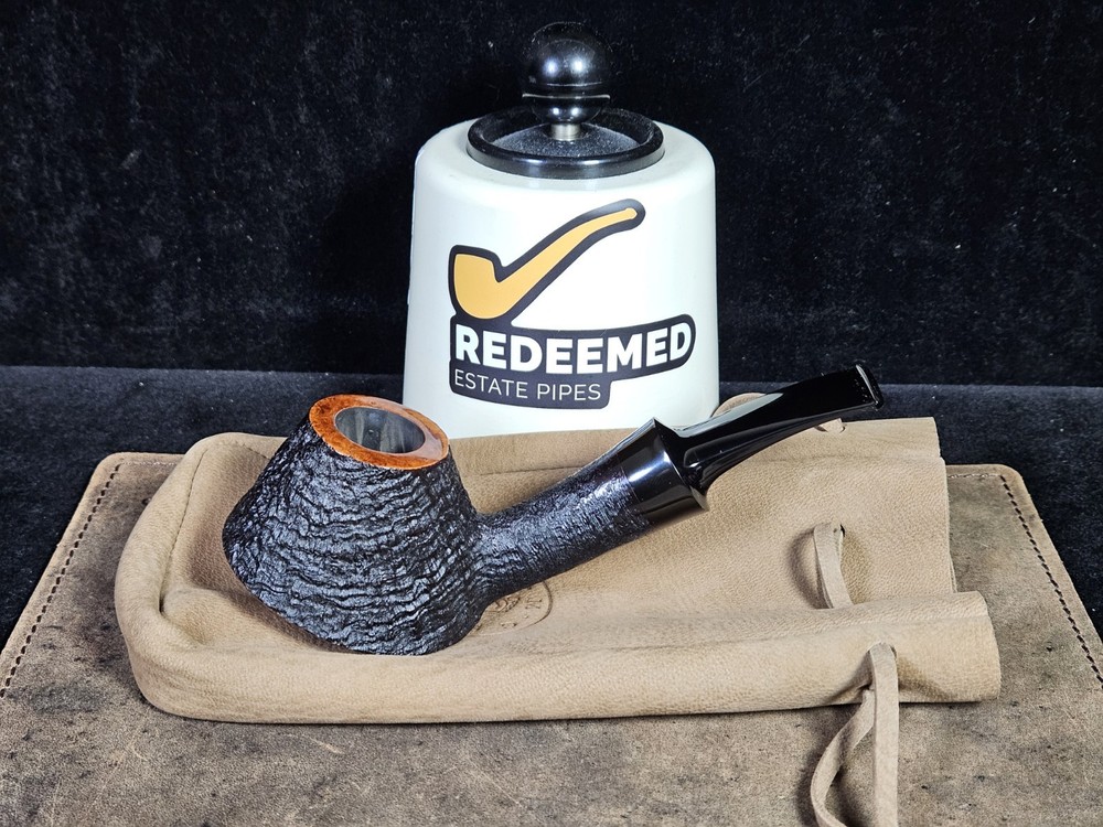 Gorgeous! Yang Kun Sandblasted Volcano w/ Smooth BaseArtisan Pipe