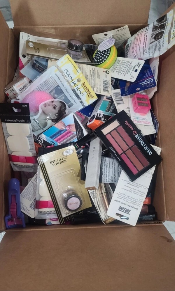 100 Pcs LOT Mixed Cosmetics