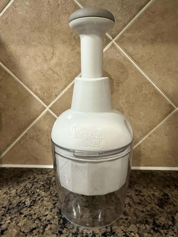 Pampered Chef Chopper White Vegetables Plastic
