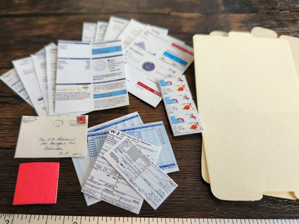 1/6 Scale Miniature Office Set 2 - 3 File Folders, 14 Documents, 1 Sticky Notes