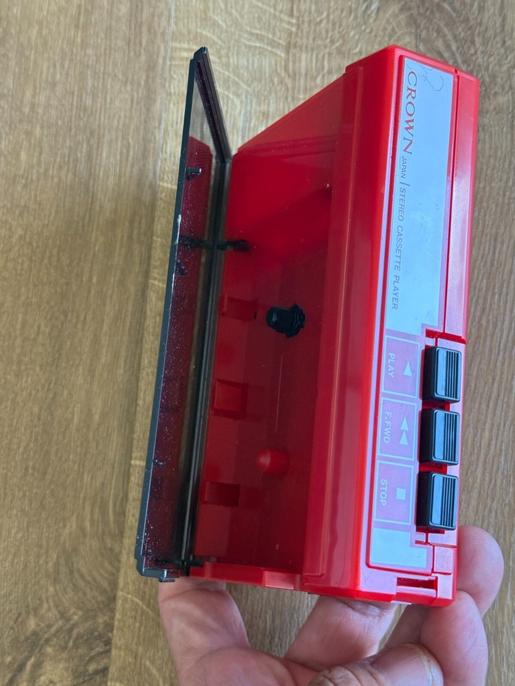 Crown Stereo Cassette Player Model CS-11 Red Does NOT work AS IS NO Returns