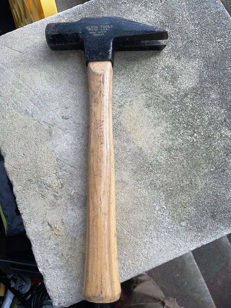 Klein Tools 832-32 Lineman's Straight-Claw Hammer